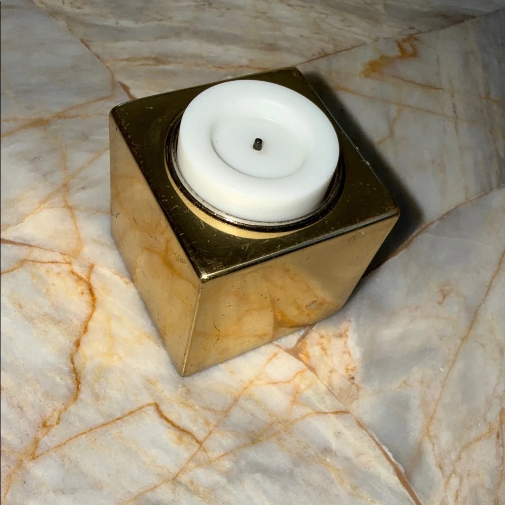 Elegant Gold Candle Holder with White Floral Arrangement